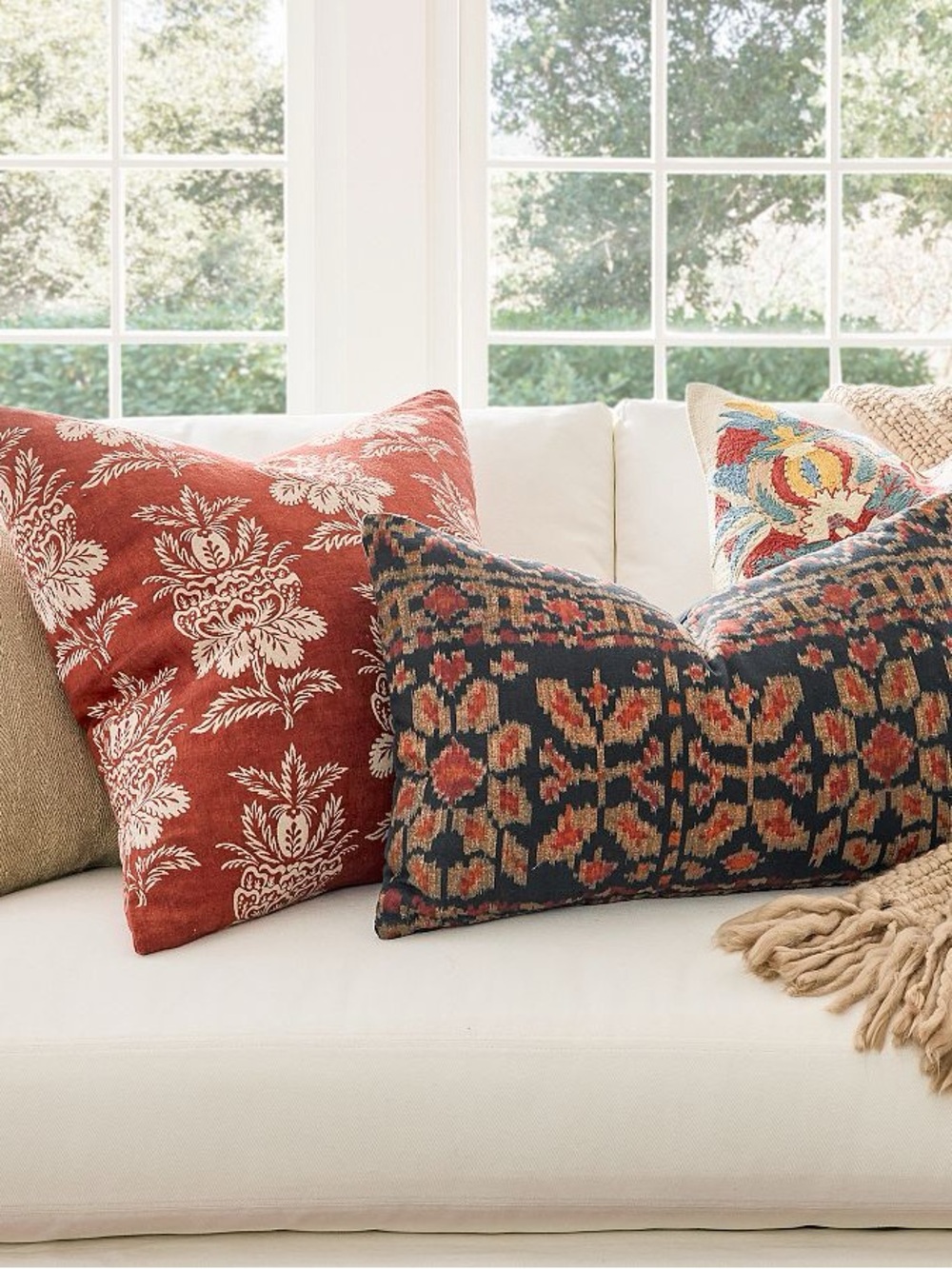 NWT Pottery Barn 100% Linen Amston Vintage Floral Printed Pillow with Insert - Picture 2 of 7